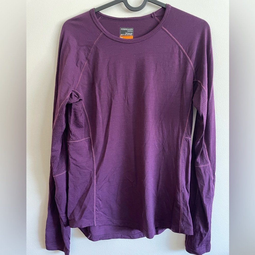 #160- ICEBREAKER - 150 Zone Long Sleeve Crewe. Size medium